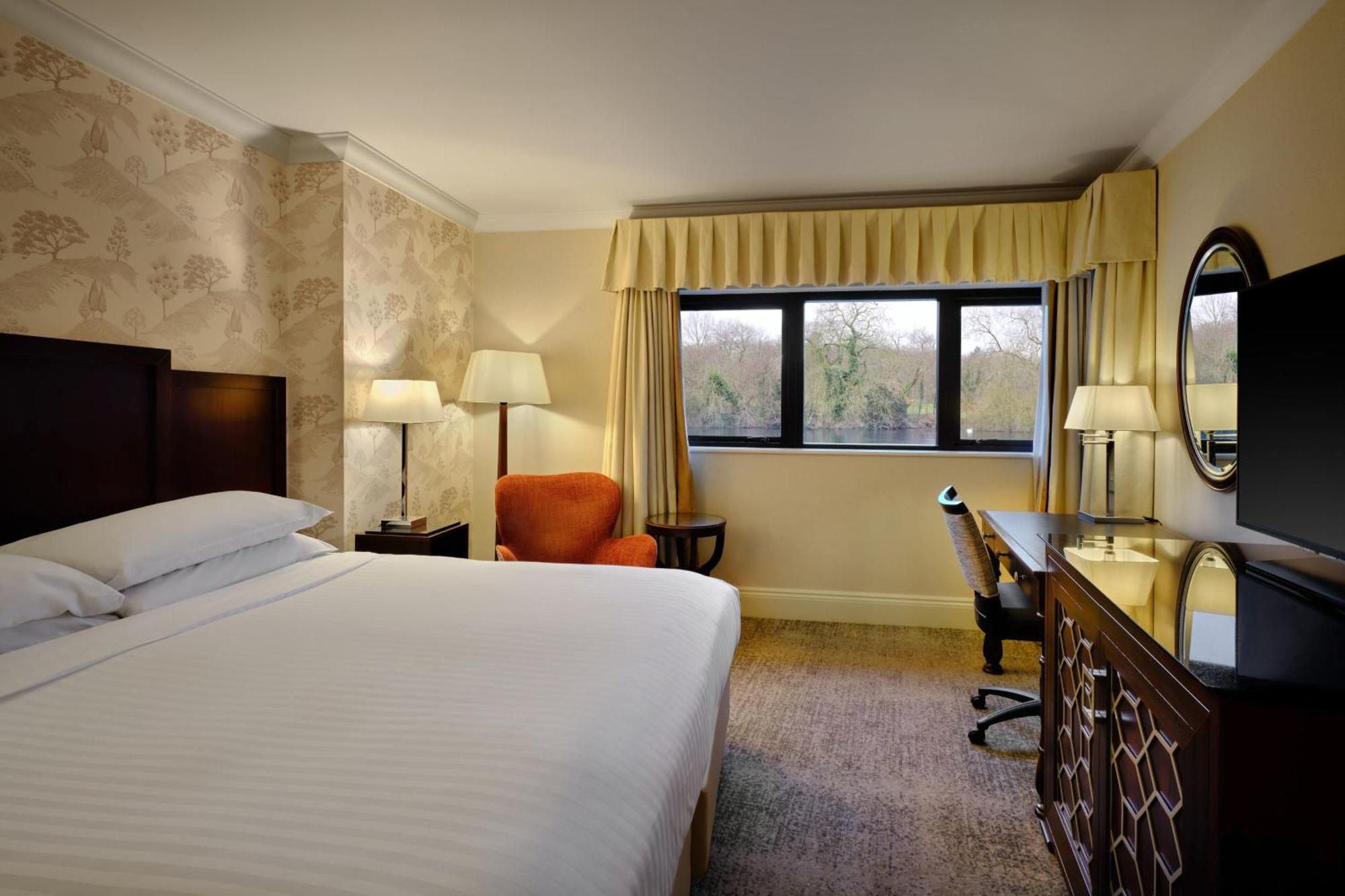 Delta Hotels By Marriott St Pierre Country Club Чепстоу Екстериор снимка