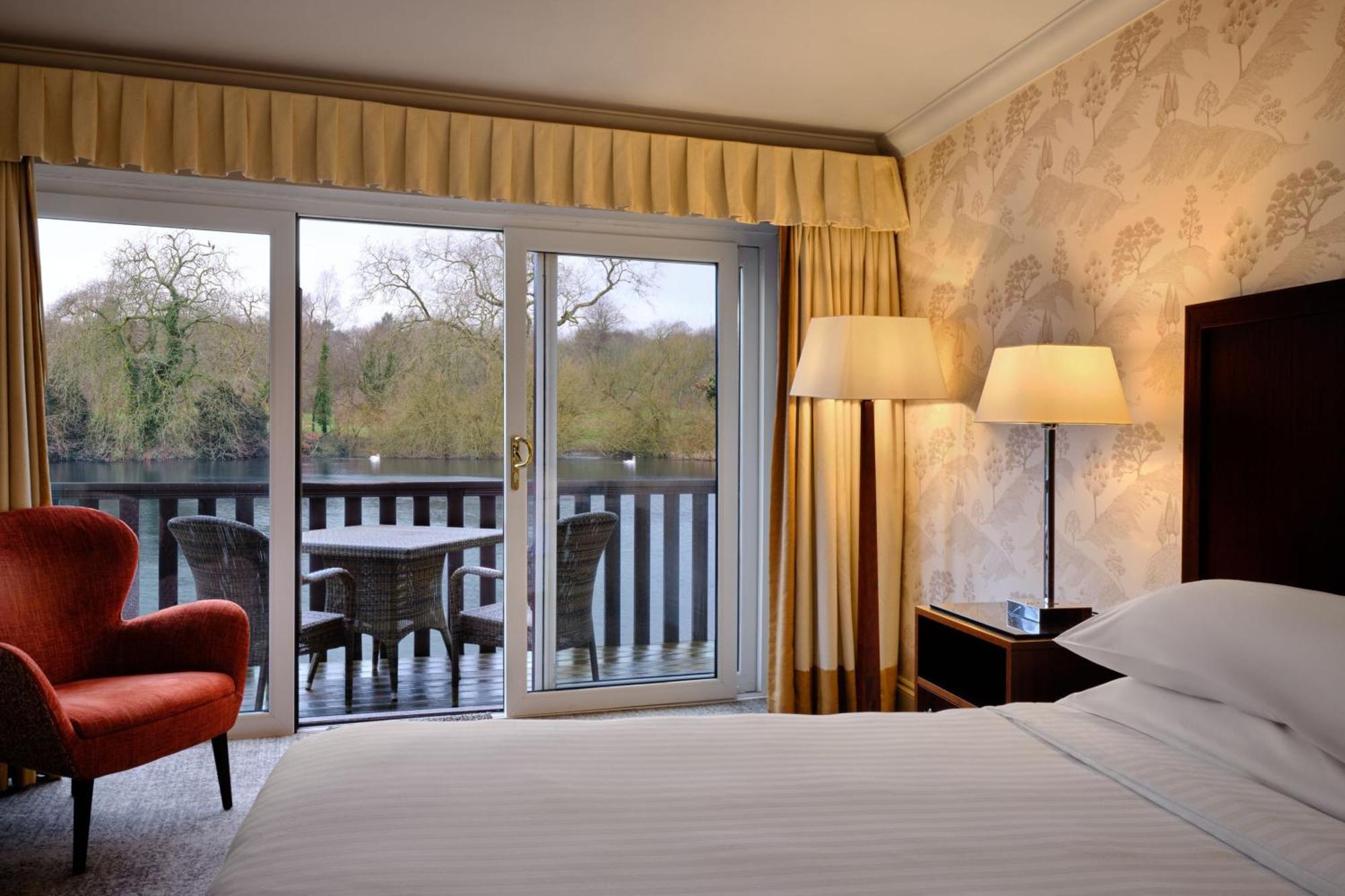 Delta Hotels By Marriott St Pierre Country Club Чепстоу Екстериор снимка