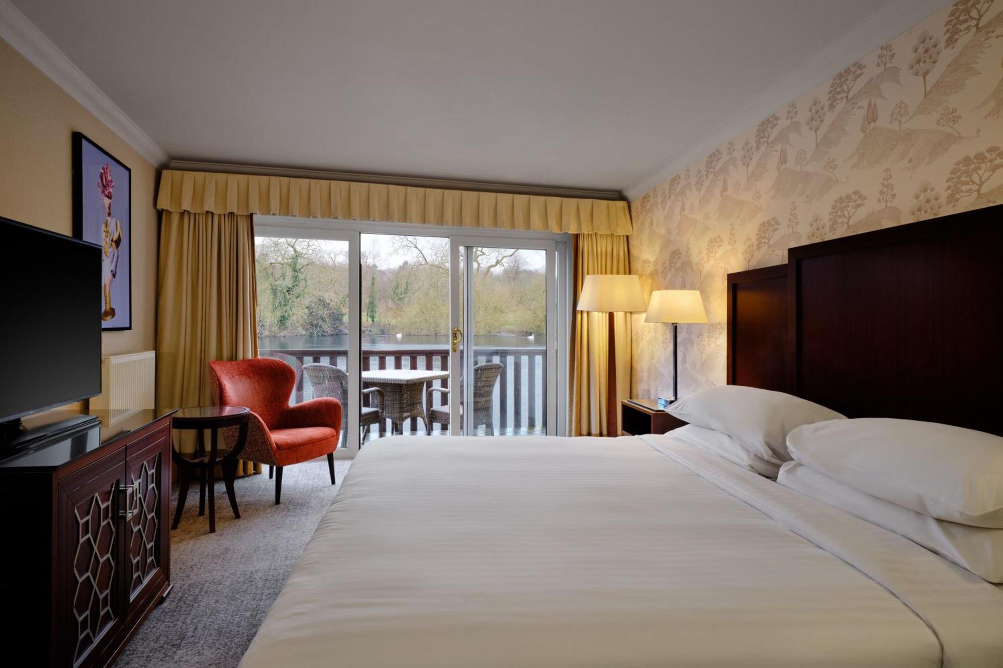 Delta Hotels By Marriott St Pierre Country Club Чепстоу Екстериор снимка