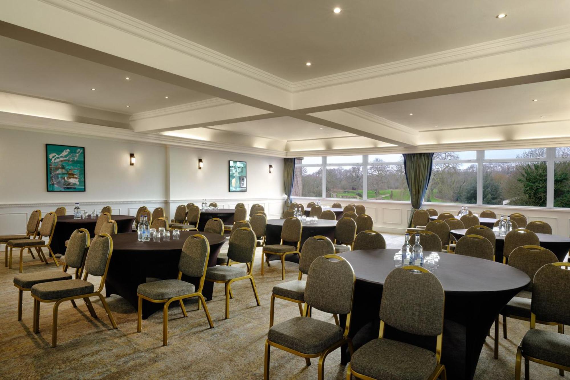 Delta Hotels By Marriott St Pierre Country Club Чепстоу Екстериор снимка