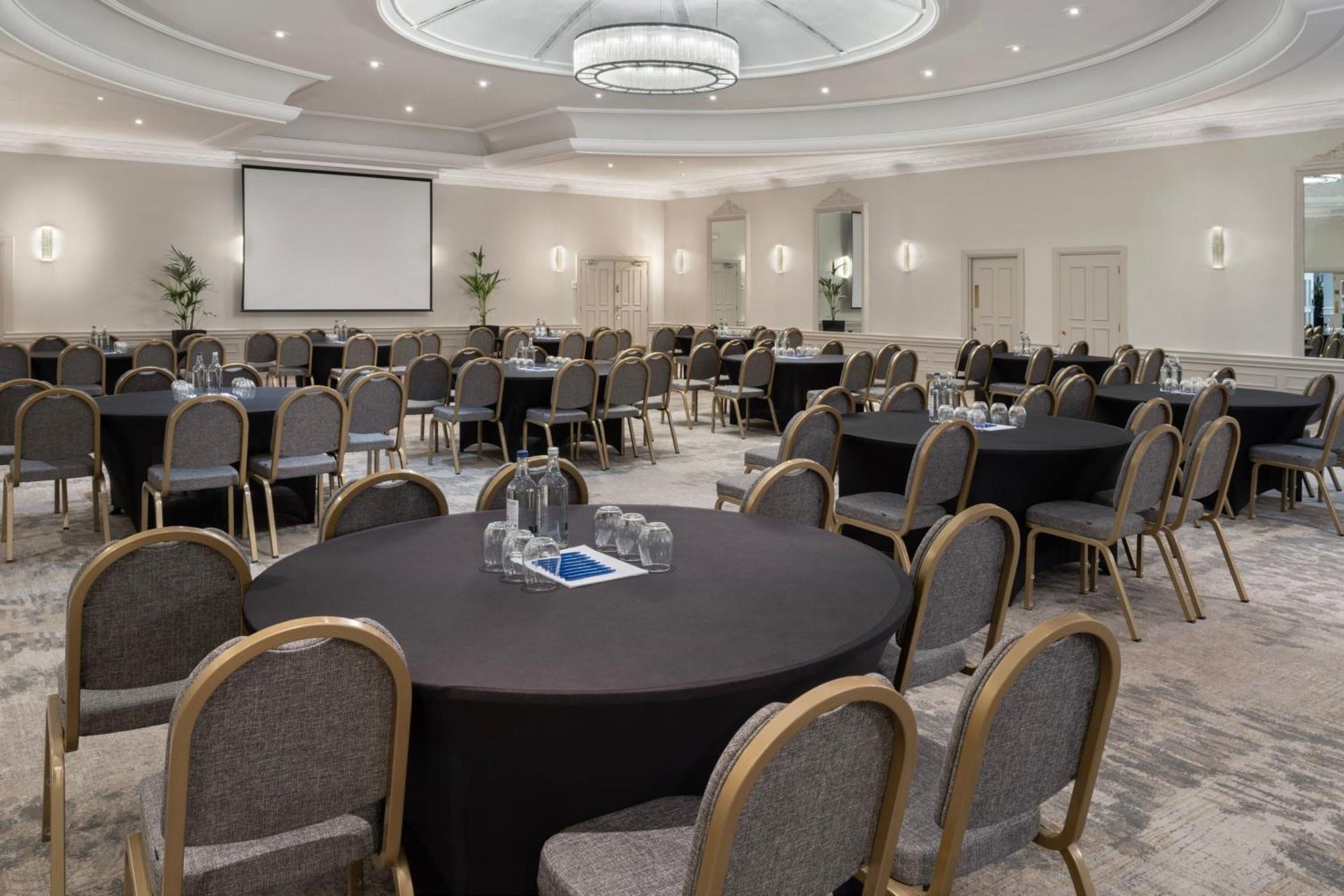Delta Hotels By Marriott St Pierre Country Club Чепстоу Екстериор снимка