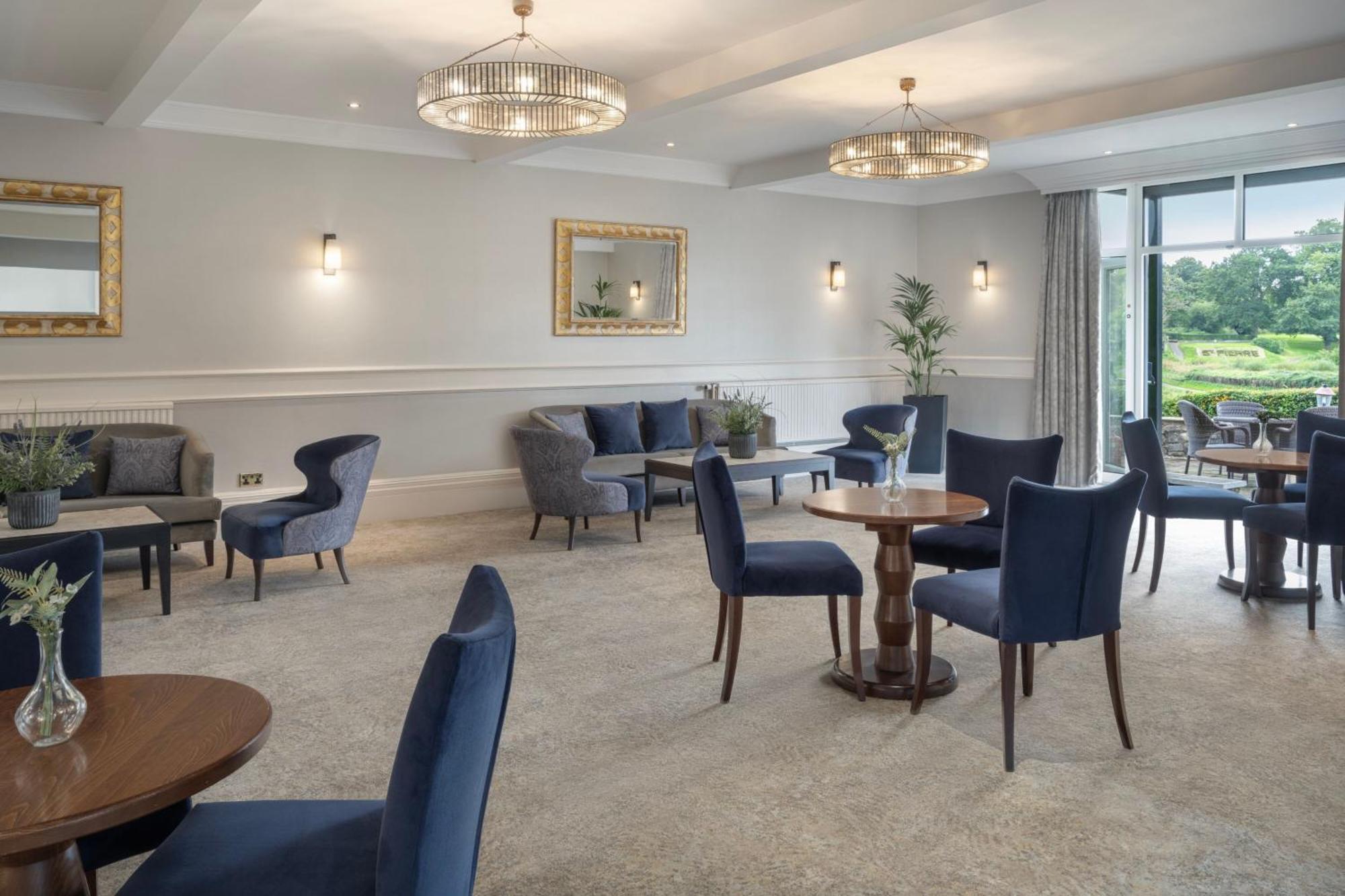 Delta Hotels By Marriott St Pierre Country Club Чепстоу Екстериор снимка