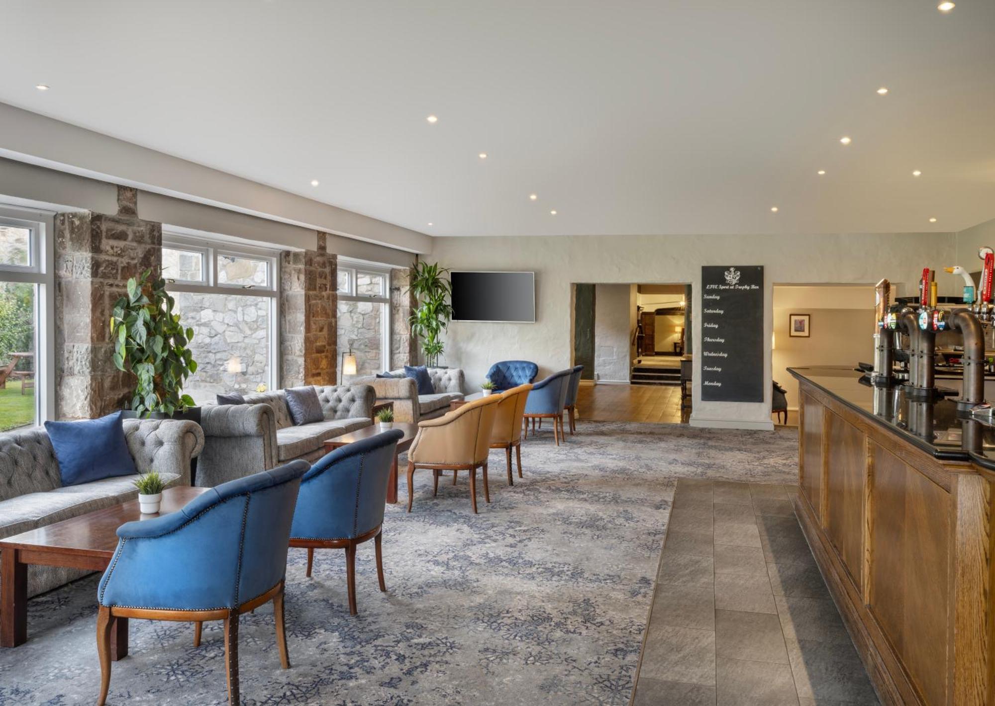 Delta Hotels By Marriott St Pierre Country Club Чепстоу Екстериор снимка