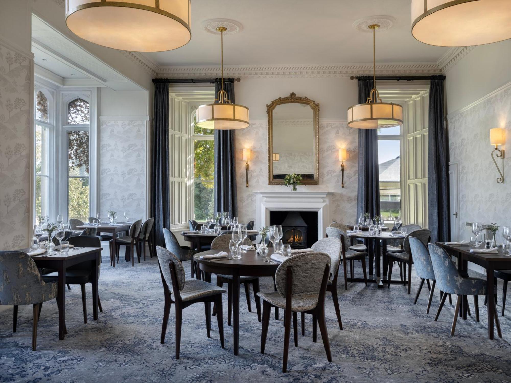 Delta Hotels By Marriott St Pierre Country Club Чепстоу Екстериор снимка