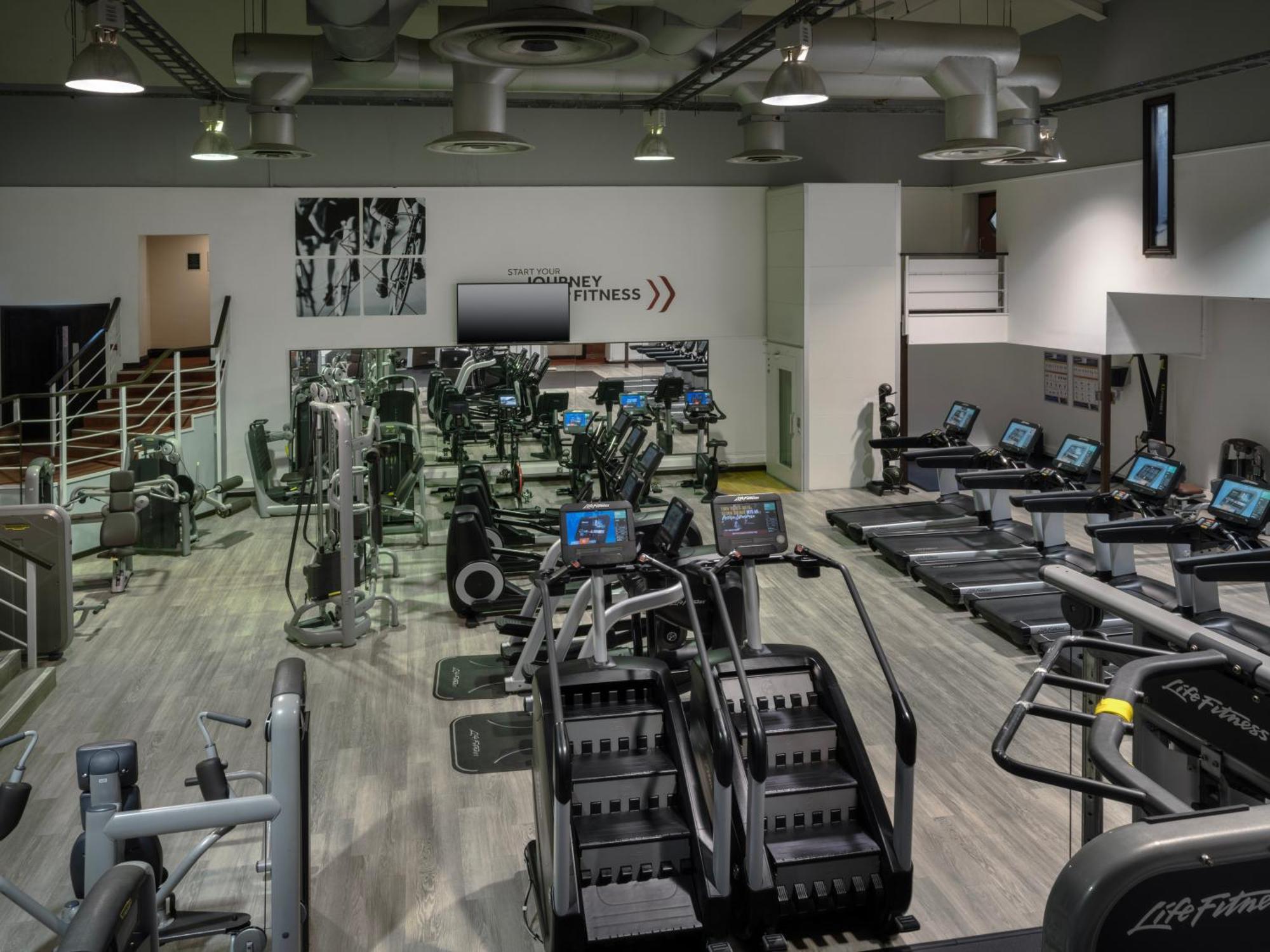 Delta Hotels By Marriott St Pierre Country Club Чепстоу Екстериор снимка
