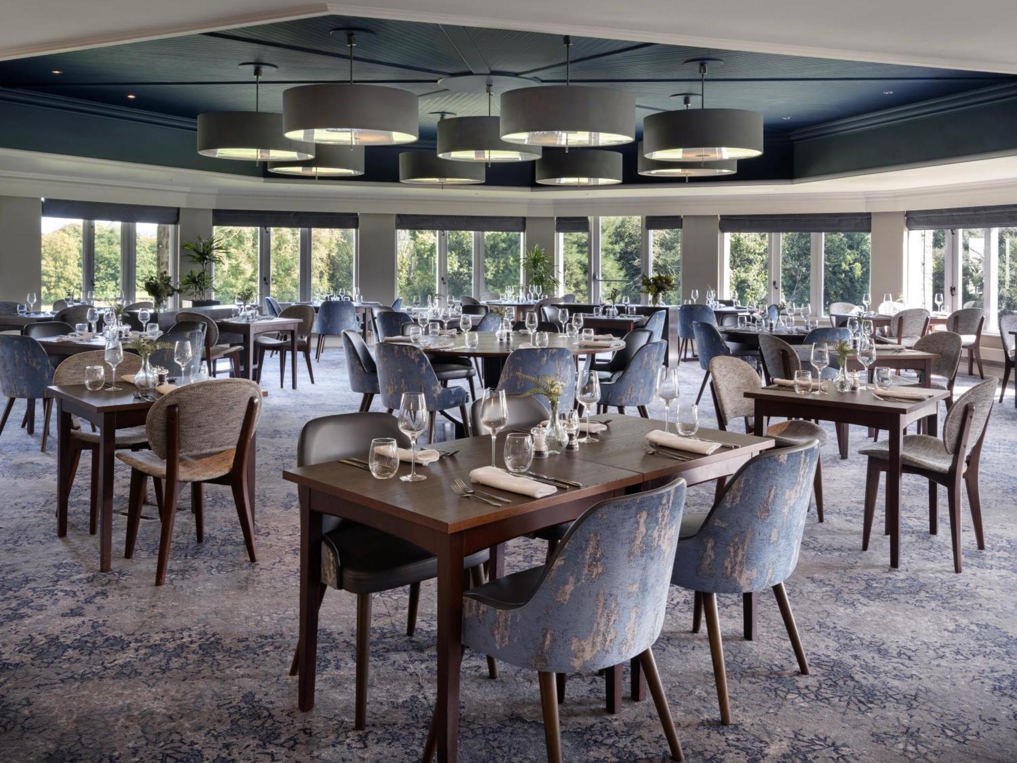 Delta Hotels By Marriott St Pierre Country Club Чепстоу Екстериор снимка