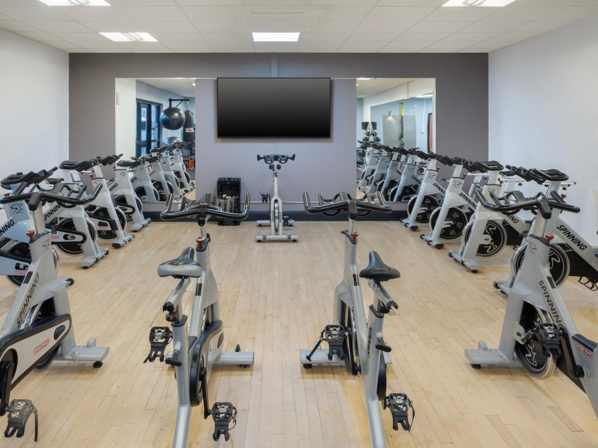 Delta Hotels By Marriott St Pierre Country Club Чепстоу Екстериор снимка