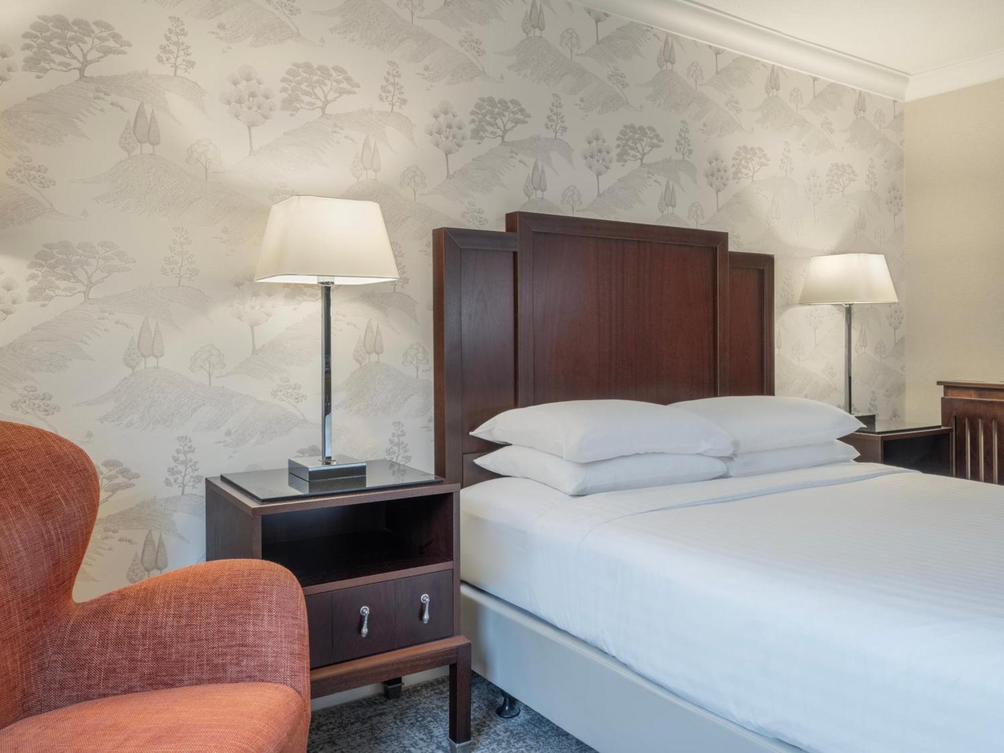 Delta Hotels By Marriott St Pierre Country Club Чепстоу Екстериор снимка