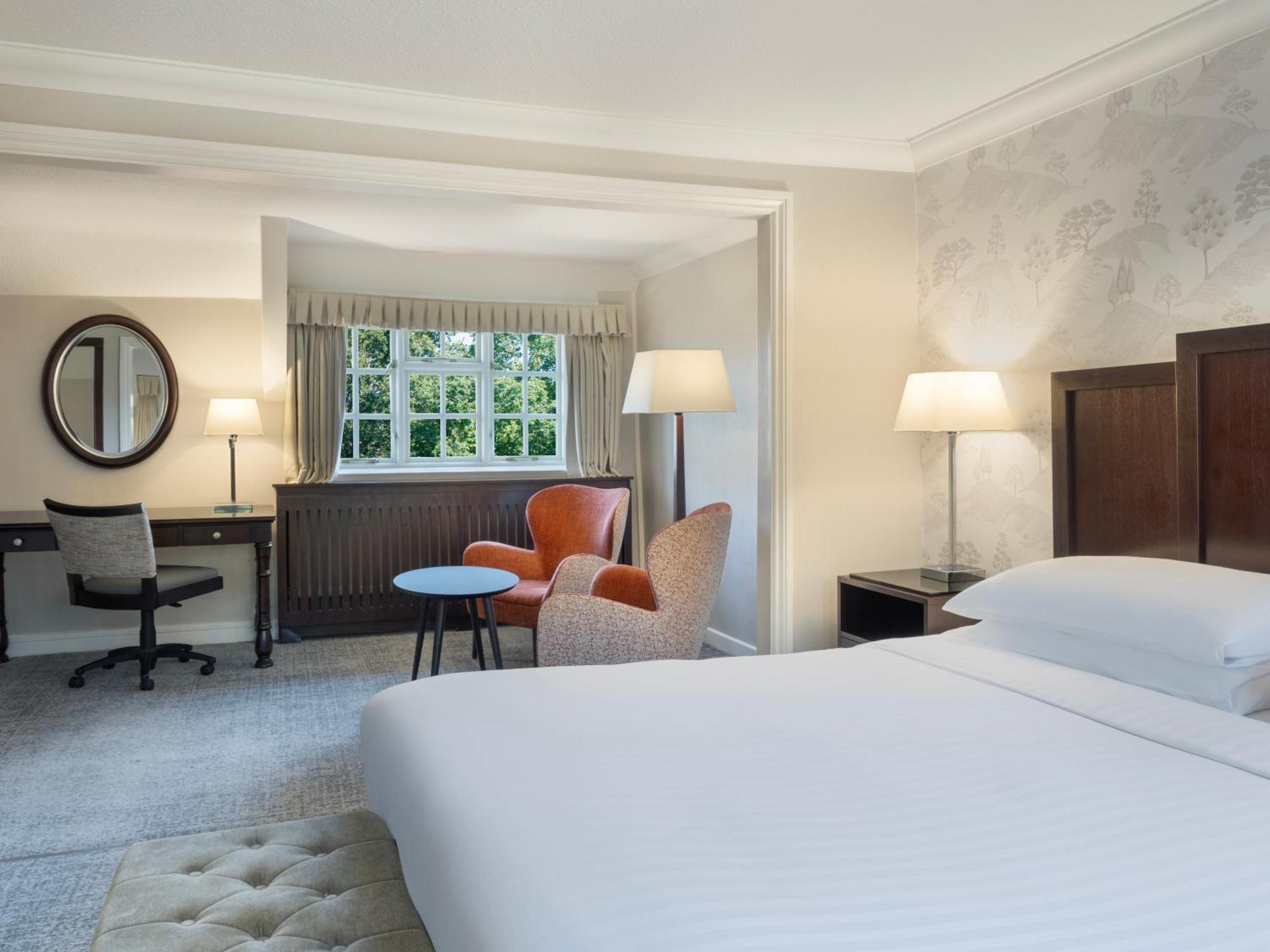 Delta Hotels By Marriott St Pierre Country Club Чепстоу Екстериор снимка