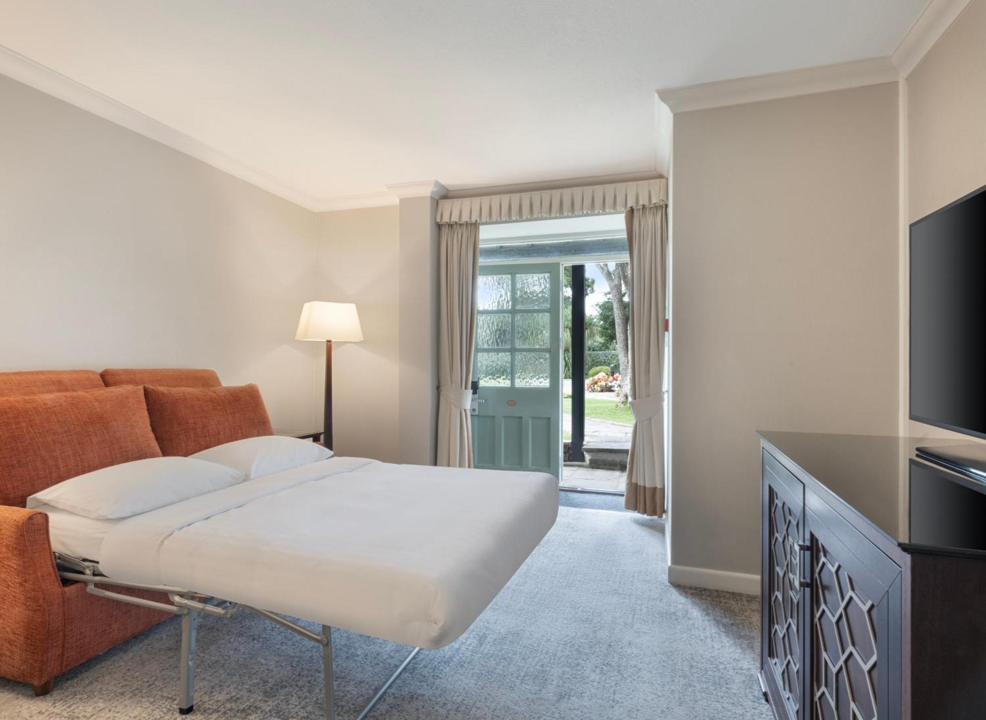 Delta Hotels By Marriott St Pierre Country Club Чепстоу Екстериор снимка