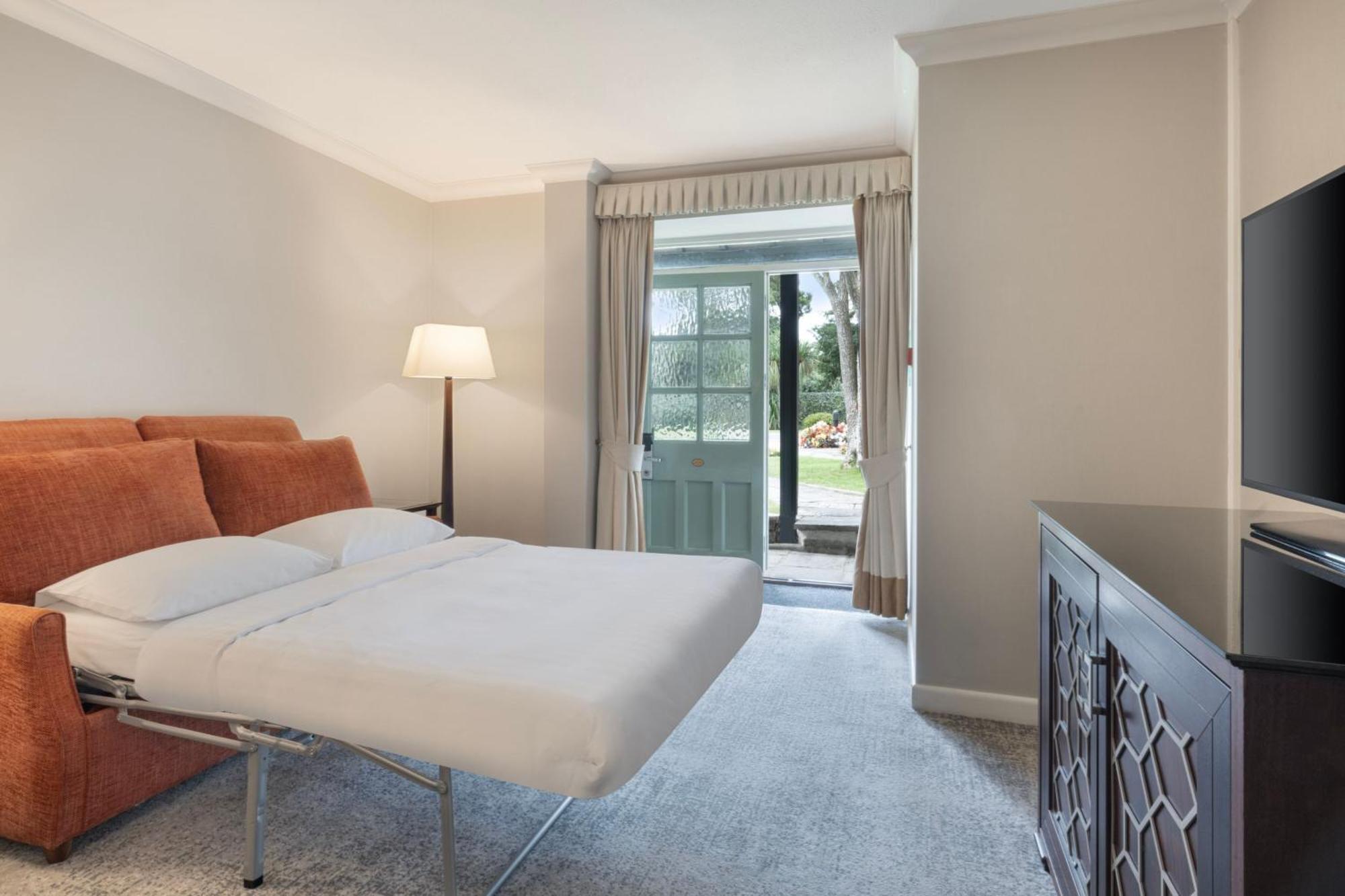 Delta Hotels By Marriott St Pierre Country Club Чепстоу Екстериор снимка