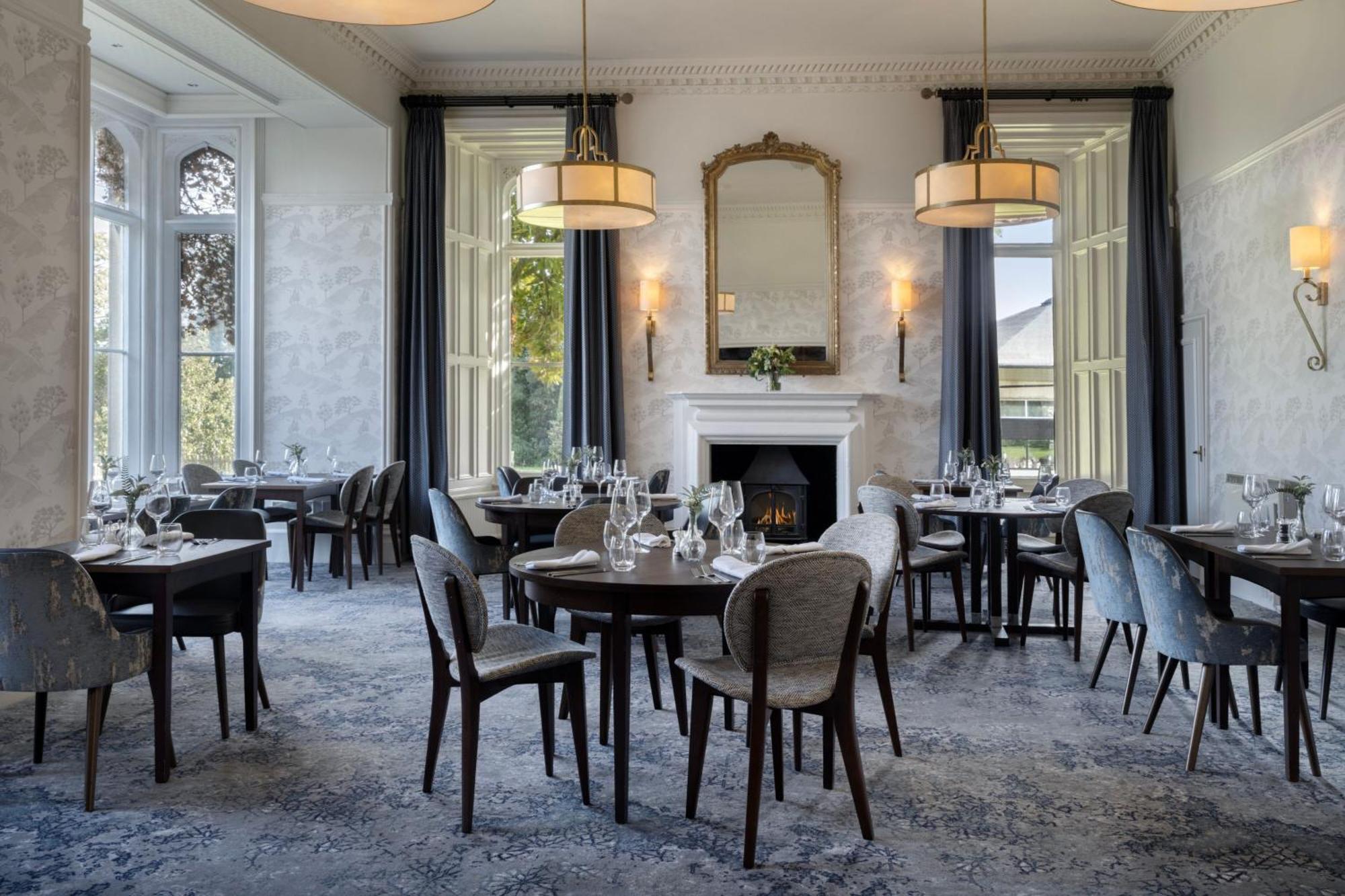 Delta Hotels By Marriott St Pierre Country Club Чепстоу Екстериор снимка