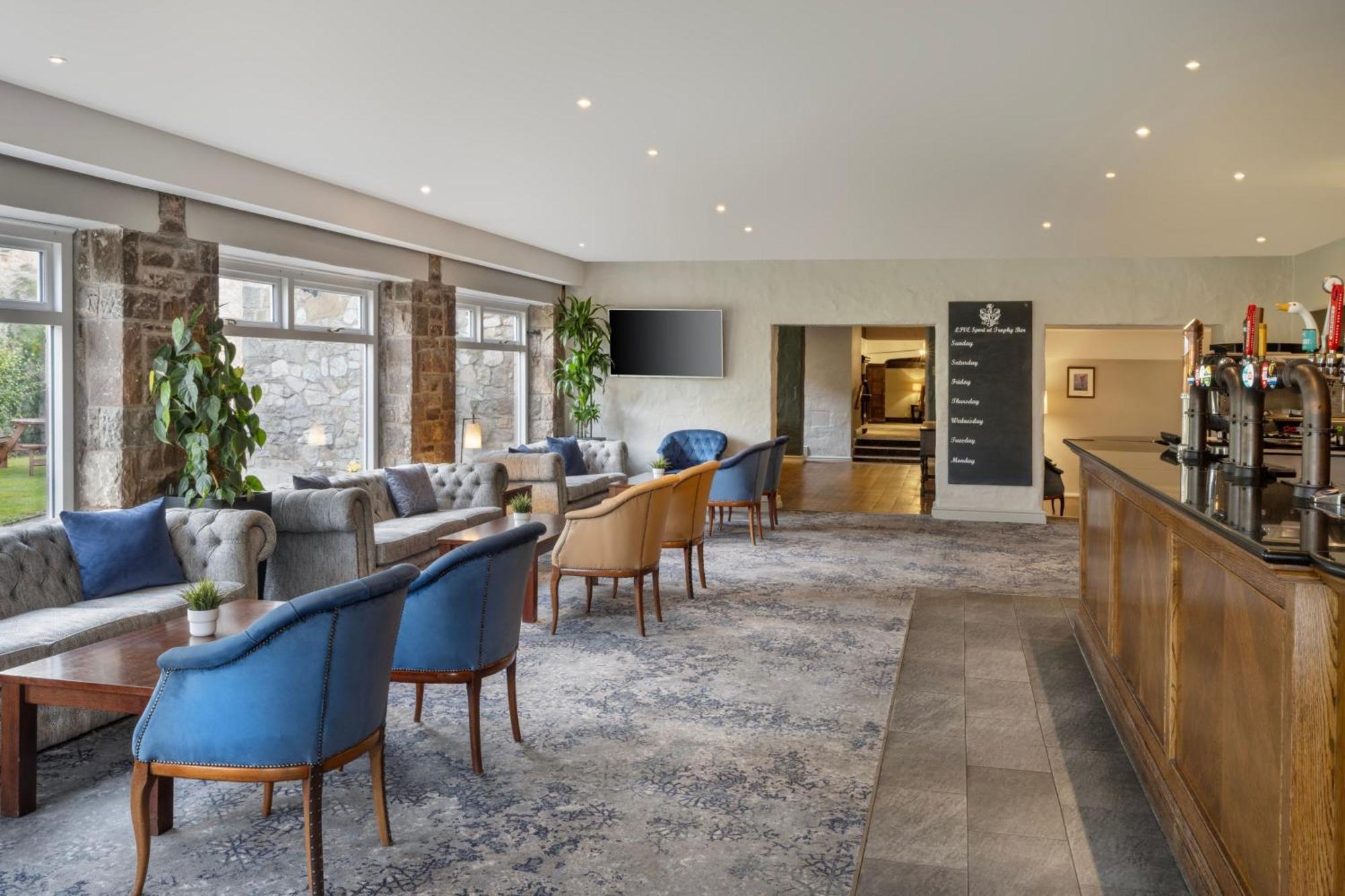 Delta Hotels By Marriott St Pierre Country Club Чепстоу Екстериор снимка